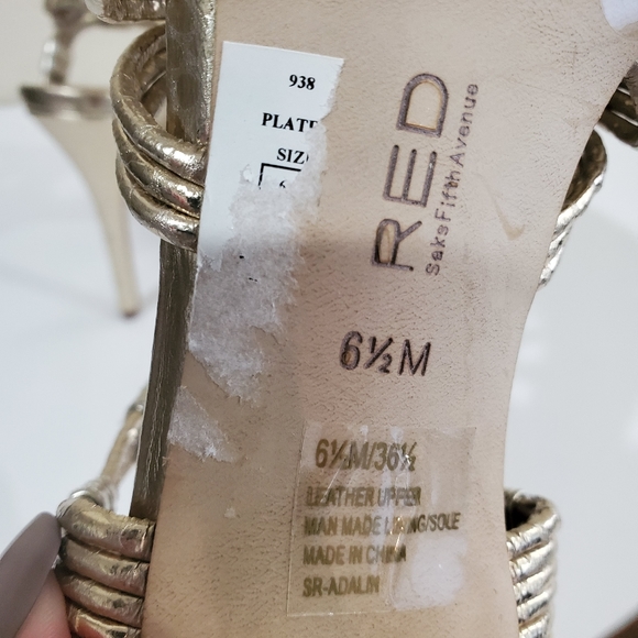 Red by Saks Fifth Ave Gold Leather Heels Size 6.5 - Picture 7 of 9